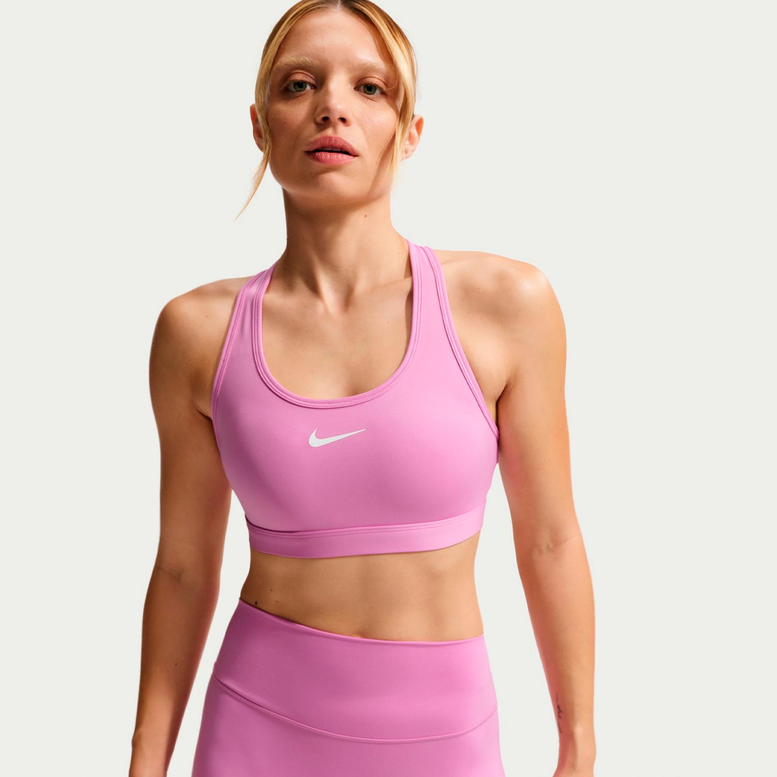 Nike Swoosh Medium Stanik sportowy Kobiety - fioletowy