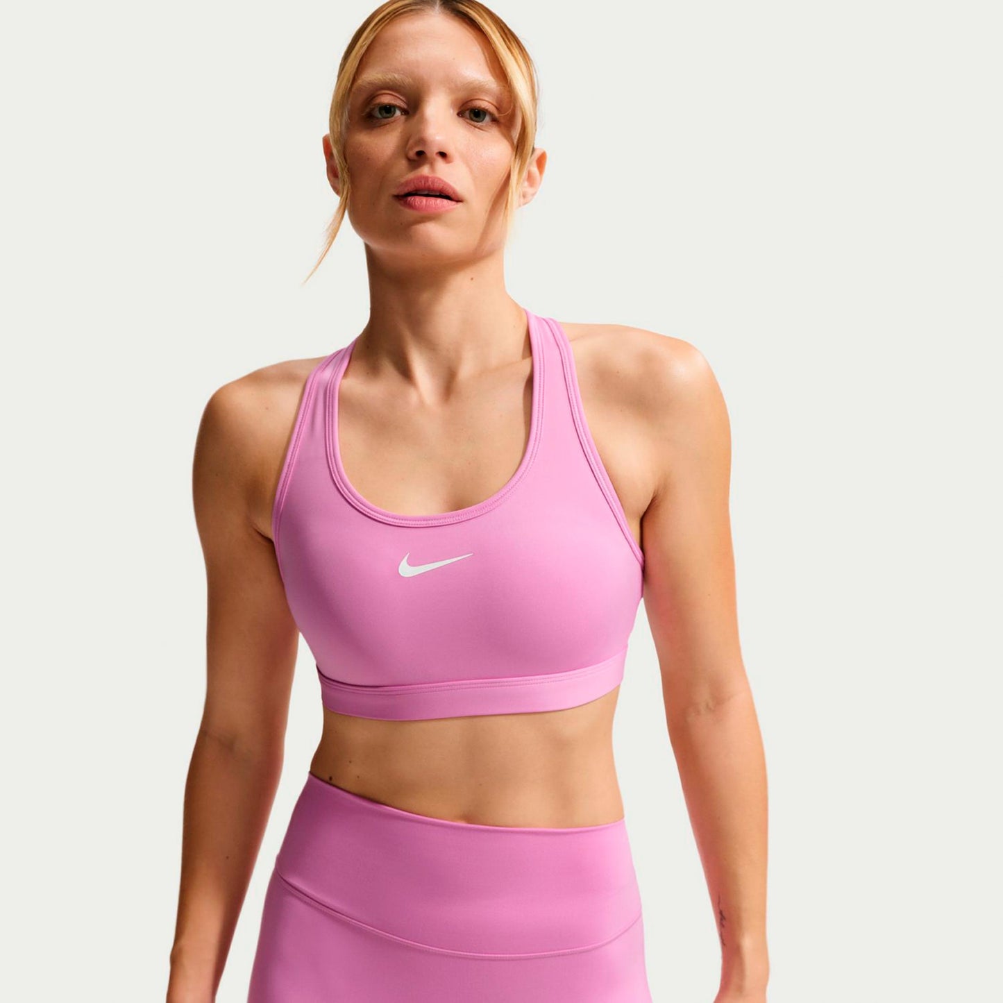 Nike Swoosh Medium Stanik sportowy Kobiety - fioletowy